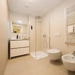 Waterfront Luxury 1br, Free Parking, Ac, Netflix & Wifi By Tilo Lux Lägenhet Genua