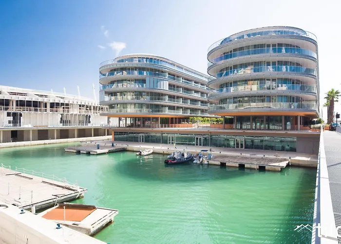Waterfront Luxury 1br, Free Parking, Ac, Netflix & Wifi By Tilo Lux جنوة
