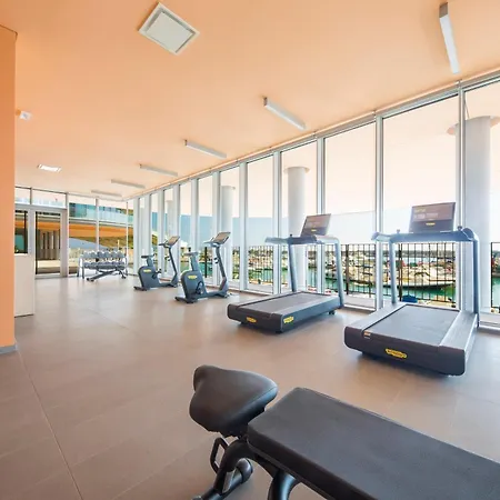 Waterfront Luxury 1br, Free Parking, Ac, Netflix & Wifi By Tilo Lux アパート *